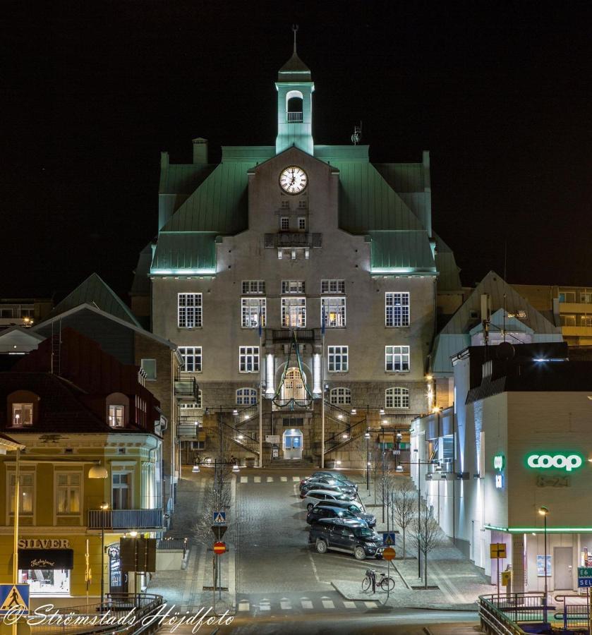 Appartement Laegenhet Med Havsutsikt à Strömstad Extérieur photo